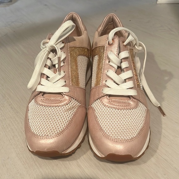 Michael Kors sneakers size 7 - Picture 1 of 6